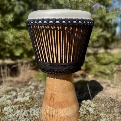 Djembe z czerwonego dębu